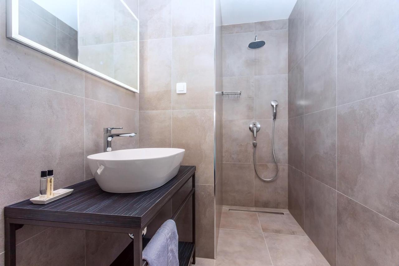 Villa Belvedere With Heated Pool, Billiards, Media Room, Sea Views,10 Pax Omiš Esterno foto