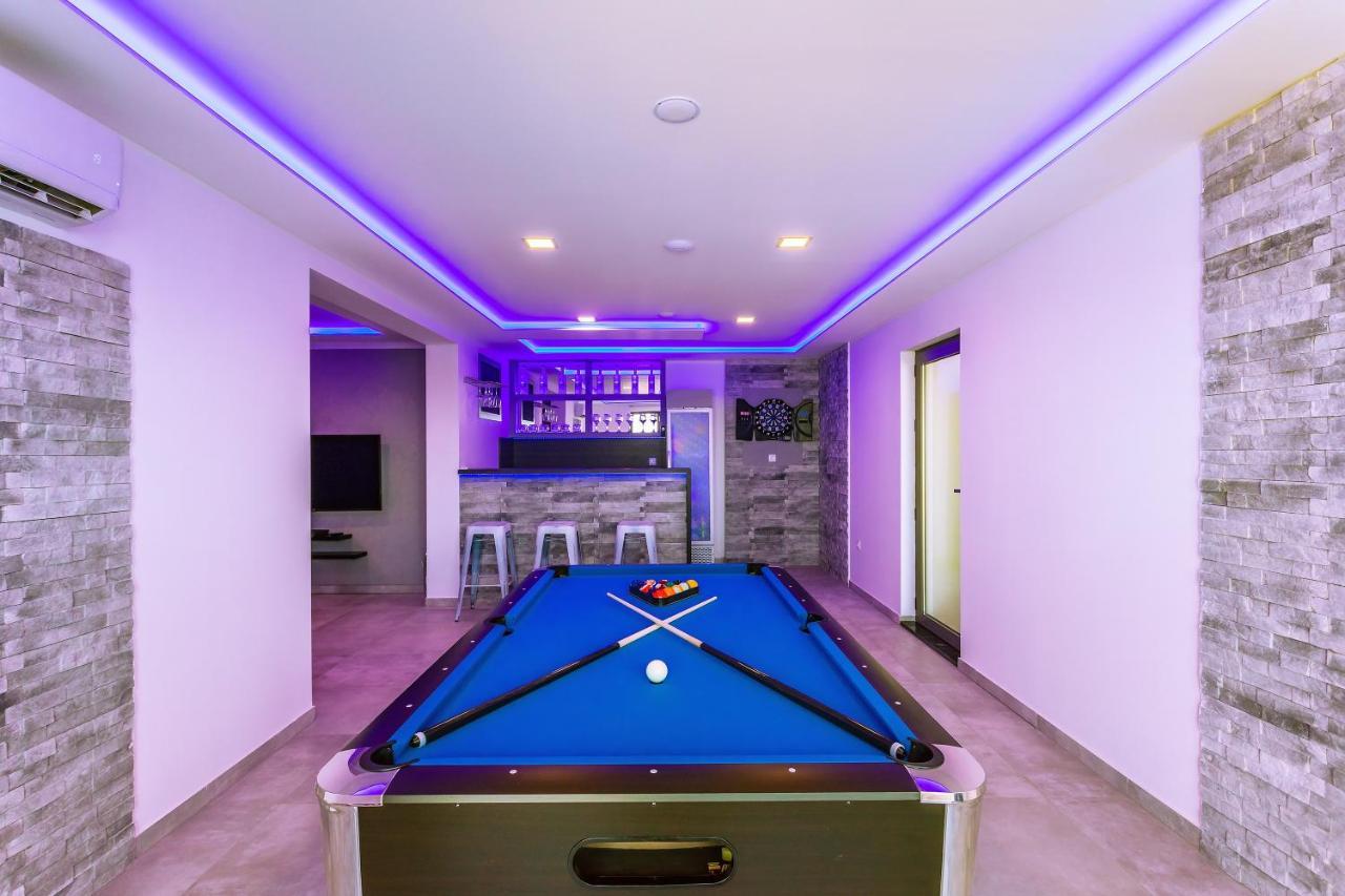 Villa Belvedere With Heated Pool, Billiards, Media Room, Sea Views,10 Pax Omiš Esterno foto