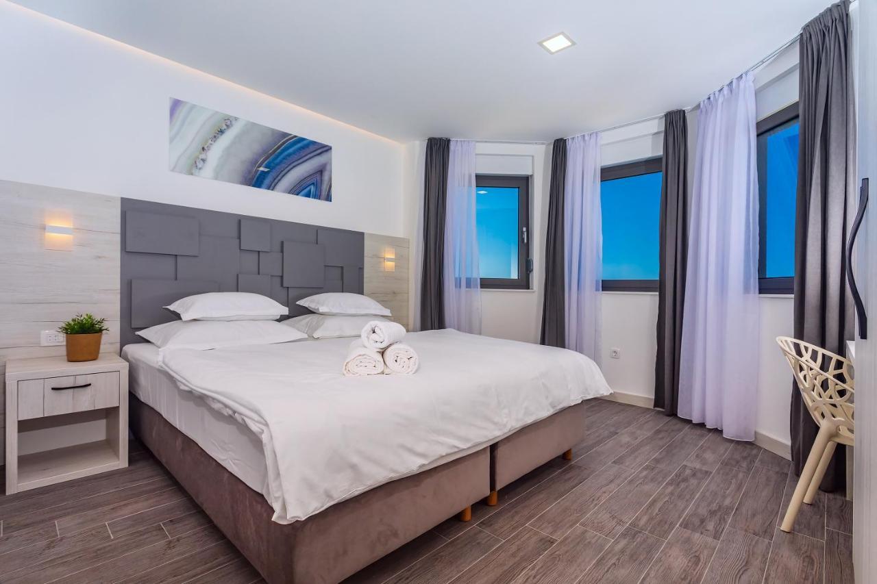 Villa Belvedere With Heated Pool, Billiards, Media Room, Sea Views,10 Pax Omiš Esterno foto