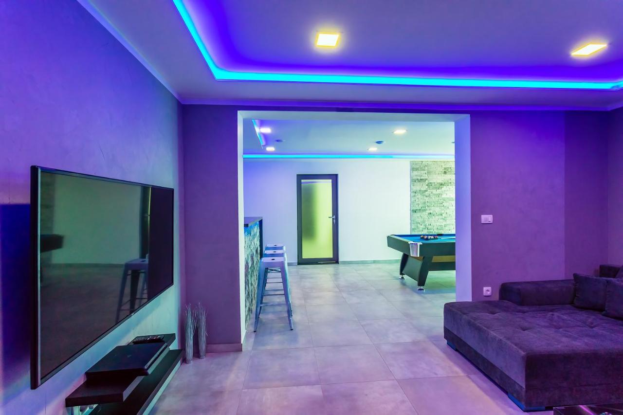 Villa Belvedere With Heated Pool, Billiards, Media Room, Sea Views,10 Pax Omiš Esterno foto