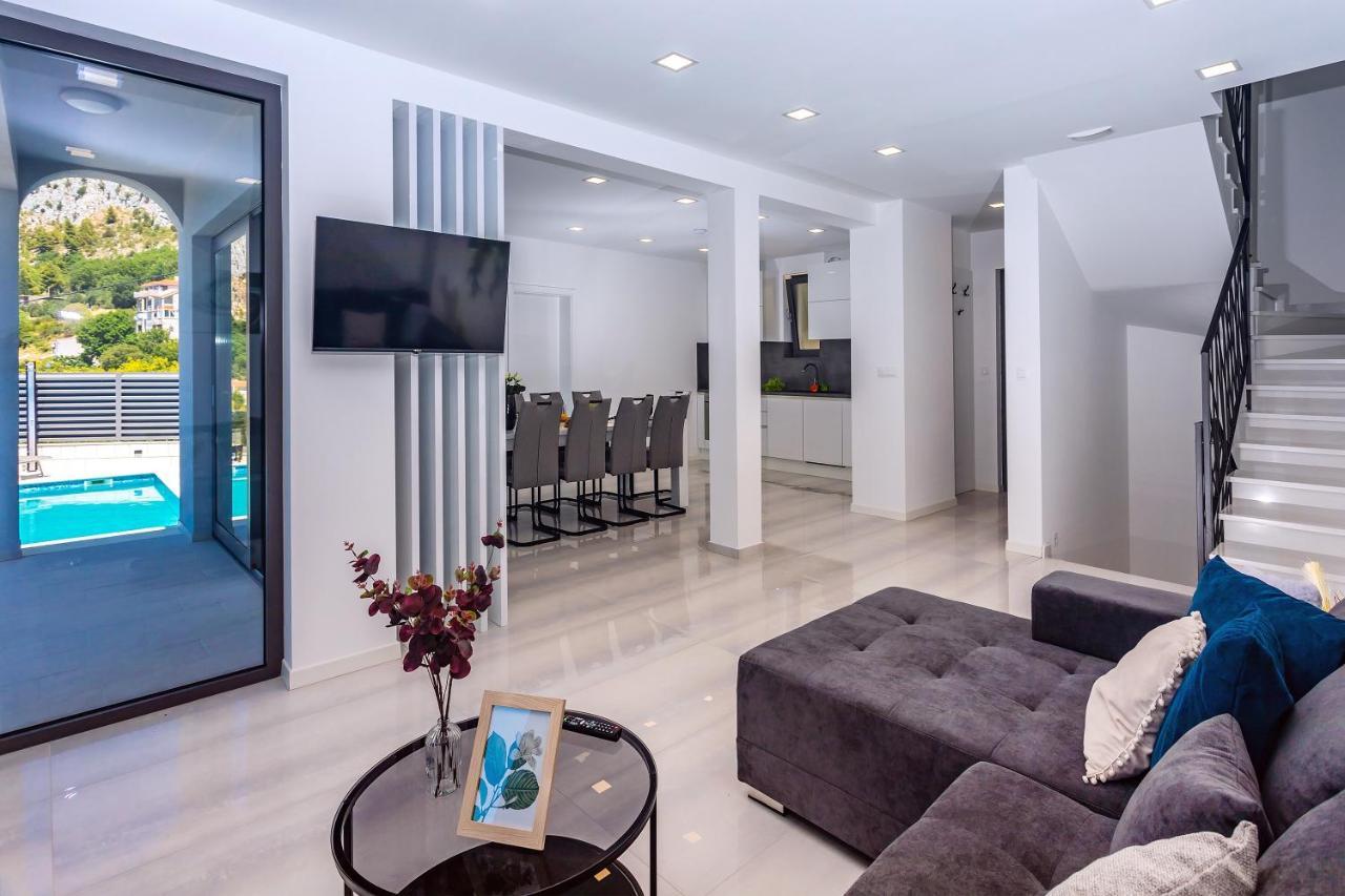 Villa Belvedere With Heated Pool, Billiards, Media Room, Sea Views,10 Pax Omiš Esterno foto