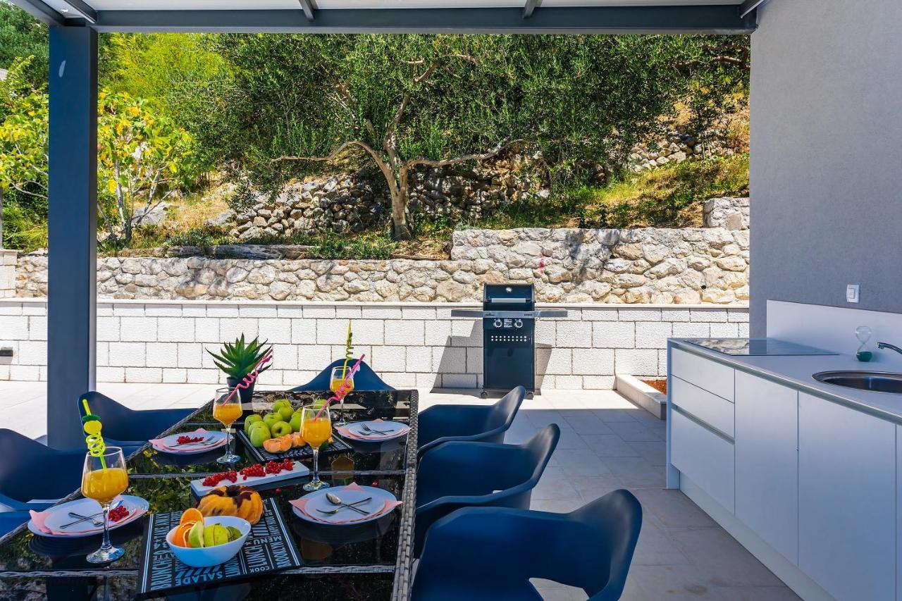 Villa Belvedere With Heated Pool, Billiards, Media Room, Sea Views,10 Pax Omiš Esterno foto